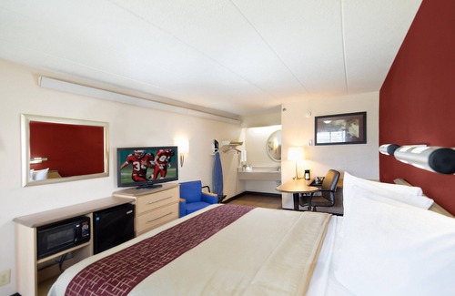 Blue Ash Hotel | Red Roof Inn Cincinnati Northeast - Blue Ash