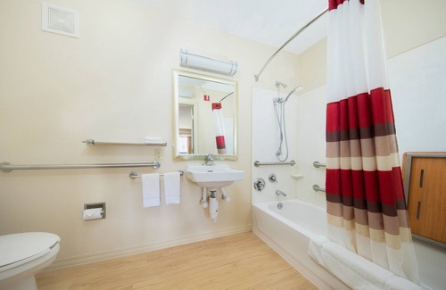 Blue Ash Hotel | Red Roof Inn Cincinnati Northeast - Blue Ash