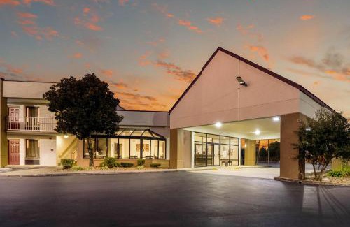 Clarksville Hotel | Red Roof Inn Clarksville
