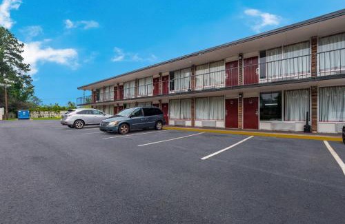 West Columbia Hotel | Red Roof Inn Columbia, SC Airport