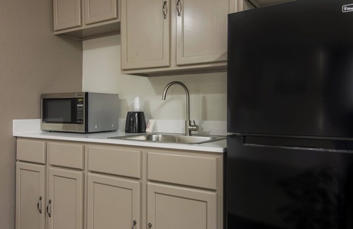 North Aurora Hotel | Red Roof Inn & Conference Center Chicago - N Aurora/ Naperville