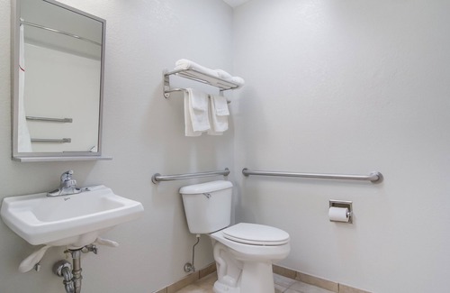 Darien Hotel | Red Roof Inn Darien - I-95/ North Brunswick