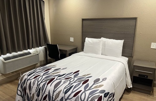 Haltom City Hotel | Red Roof Inn Haltom City