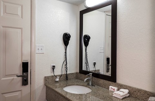 Witmer Hotel | Red Roof Inn Lancaster - Strasburg