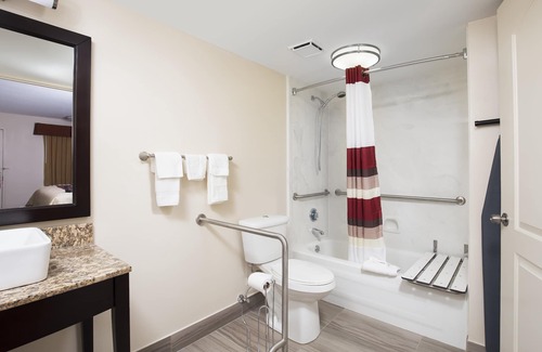 Irondale Hotel | Red Roof Inn PLUS+ Birmingham East - Irondale/ Airport