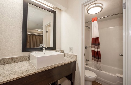 Framingham Hotel | Red Roof Inn PLUS+ Boston - Framingham