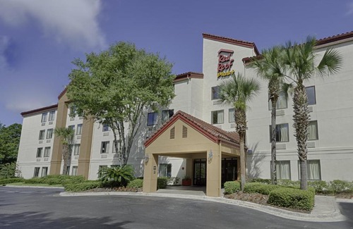 Gainesville Hotel | Red Roof Inn PLUS + Gainesville