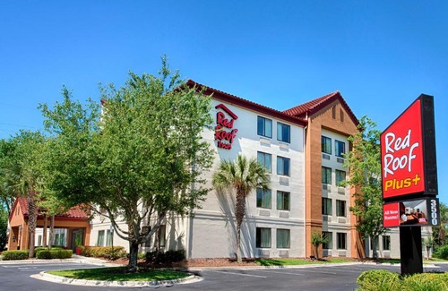 Gainesville Hotel | Red Roof Inn PLUS + Gainesville