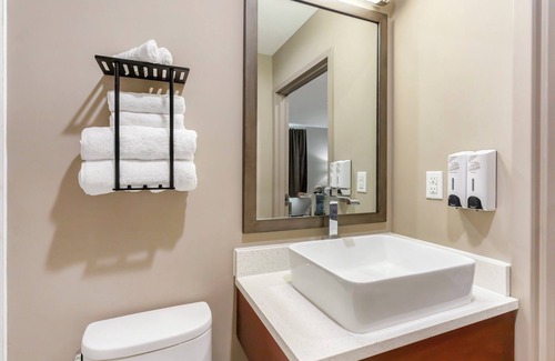 Queens Hotel | Red Roof Inn PLUS+ Jamaica, NY – JFK Airport