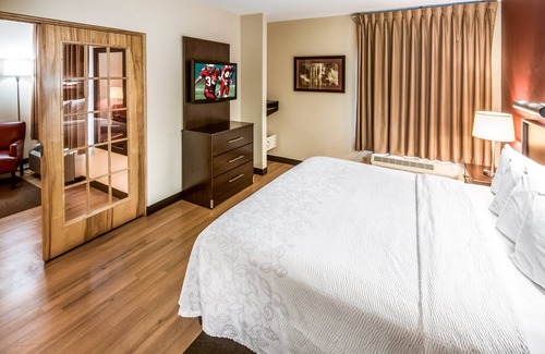 East Garden City Hotel | Red Roof Inn PLUS+ Long Island - Garden City