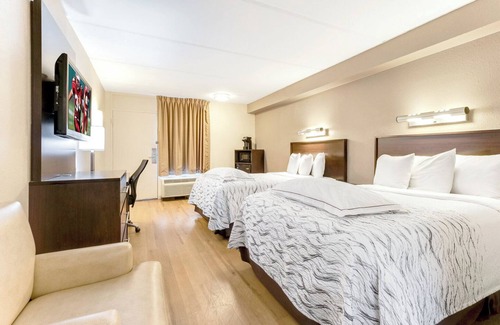 Charleston Hotel | Red Roof Inn PLUS+ Mt Pleasant - Patriots Point