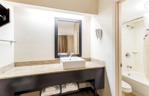 Charleston Hotel | Red Roof Inn PLUS+ Mt Pleasant - Patriots Point