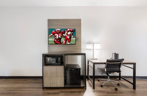 Bessemer Hotel | Red Roof Inn PLUS+ & Suites Birmingham - Bessemer