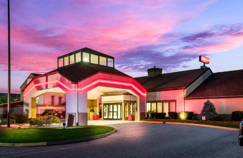 Ashley Oaks Hotel | Red Roof Inn PLUS+ & Suites Knoxville West - Cedar Bluff