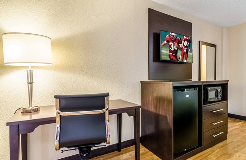 Wichita Hotel | Red Roof Inn PLUS+ Wichita East