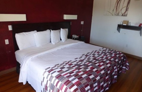 Florissant Hotel | Red Roof Inn St Louis - Florissant