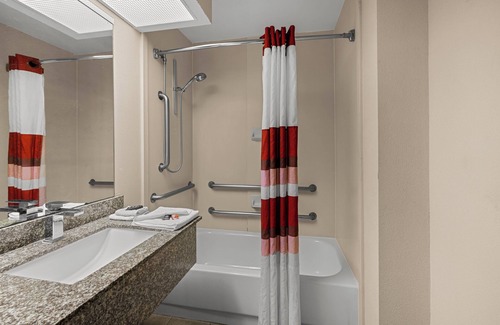 Albany Hotel | Red Roof Inn & Suites Albany, GA