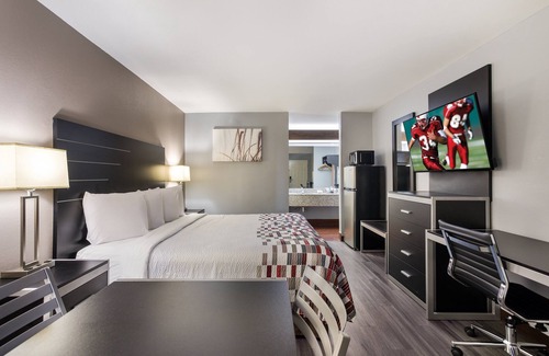 Athens Hotel | Red Roof Inn & Suites Athens, AL
