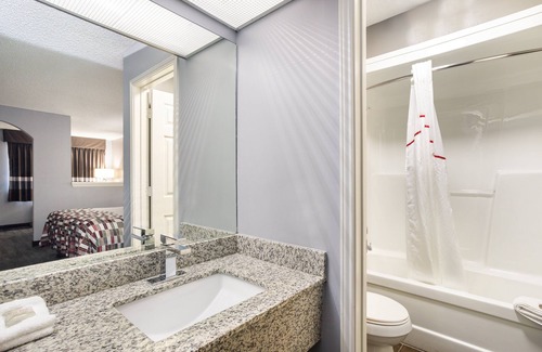 Athens Hotel | Red Roof Inn & Suites Athens, AL