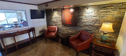 Cornelius Hotel | Red Roof Inn & Suites Cornelius - Lake Norman