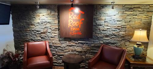 Cornelius Hotel | Red Roof Inn & Suites Cornelius - Lake Norman