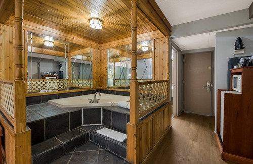 Yorkshire Hotel | Red Roof Inn & Suites Newark - University