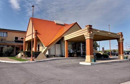 Niagara Falls Hotel | Red Roof Inn Niagara Falls