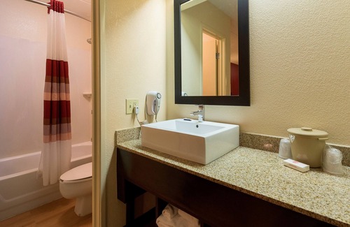 Washington Hotel | Red Roof Inn Washington, PA