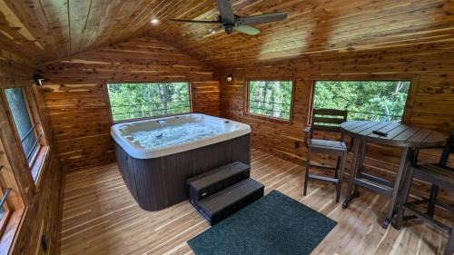 Stanley Casa | Red Roof mountain cabin with Starlink internet!