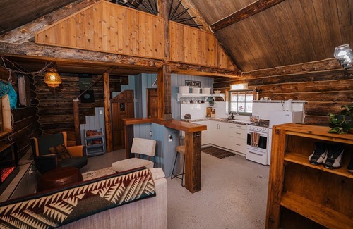 Pincher Creek Cabina | Red's Cabin- Your cosy farm getaway 5 minutes from Pincher Creek