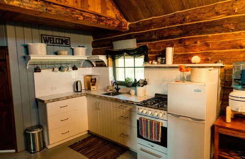 Pincher Creek Cabina | Red's Cabin- Your cosy farm getaway 5 minutes from Pincher Creek