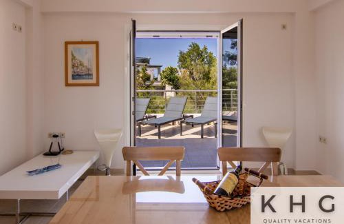 Kefalonia Apartamento | Red Sand Apartment #1 & #2, 1 minute from Megas Lakos beach
