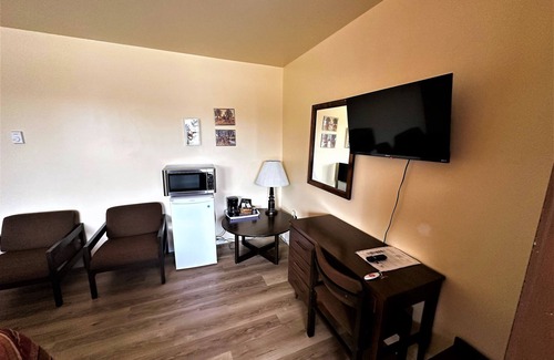 Algoma District Hotel | Red Top Motor Inn