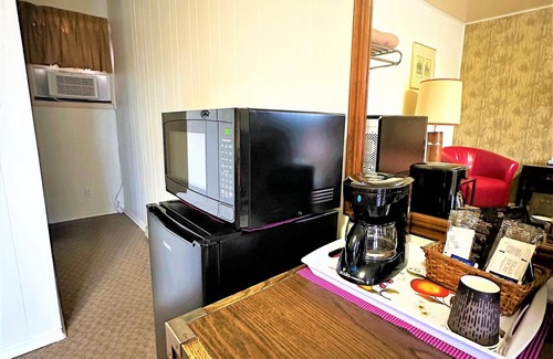 Algoma District Hotel | Red Top Motor Inn