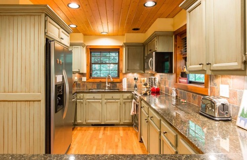 Mirror Lake Cabina | Red Top Treehouse Cabin in Mirror Lake and minutes to downtown-Dog Friendly!