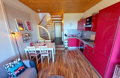 Villanuova sul Clisi Villa | Red villa with shared pool and private garden is the new black on Lake Garda