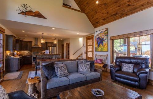 Elk Park Casa | Red White & Views at Eagles Nest