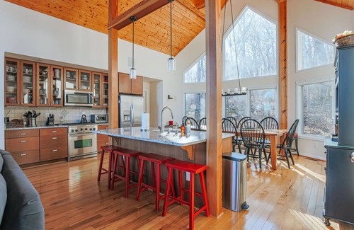 Pedlars Edge Casa | Red White Wintergreen-Casa-Baño Privado