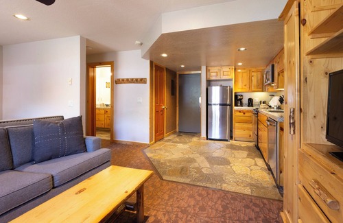 Olympic Valley Condominio | Red Wolf Lodge at Olympic Valley