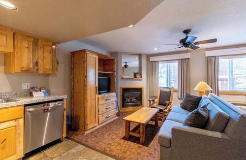 Olympic Valley Condominio | Red Wolf Lodge at Olympic Valley