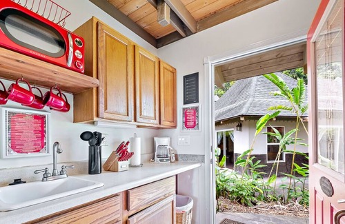 Holualoa Cabaña | RED Hawaii Tiny House
