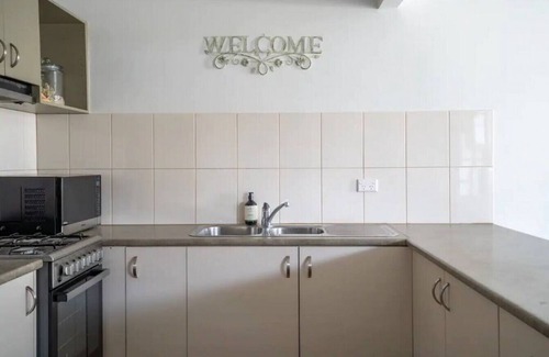 Redan Cabaña | RED007 · The Country Cottage: Leafy Ballarat Hideaway