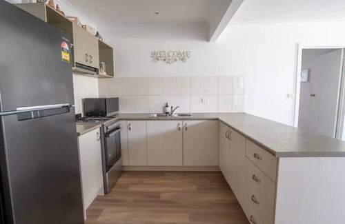 Redan Cabaña | RED007 · The Country Cottage: Leafy Ballarat Hideaway