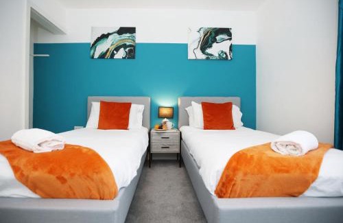 Swindon Apartamento | Redcliffe House By N And N Stays Ltd - Charming Home close to Designer Outlet, Perfect for Contractors & Workers with convenient on street parking