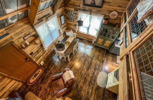 Millers Creek Cabina | Cool Breezes & Cozy Cabins! Reserve Reddies River Retreat Now!