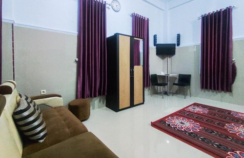 Bangkalan Hotel | RedDoorz at Bangkalan
