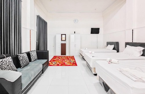 Bangkalan Hotel | RedDoorz at Bangkalan
