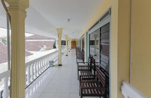 Blimbing Hotel | RedDoorz at CBR Residence Blimbing