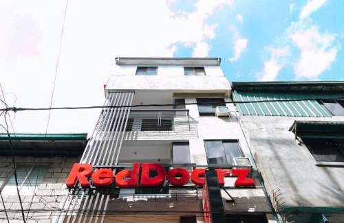 Pinagsama Hotel | RedDoorz at DBuilders Rooms Ph2 Taguig