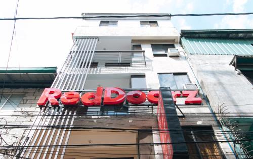 Pinagsama Hotel | RedDoorz at DBuilders Rooms Ph2 Taguig